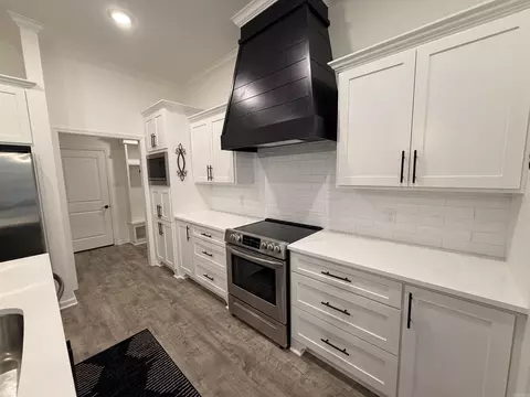 Kitchen - 4025 Elizabeth Ct, Benton, AR 72019 photo 9 of 9