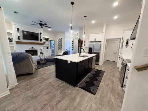 Kitchen - 4025 Elizabeth Ct, Benton, AR 72019 photo 6 of 9