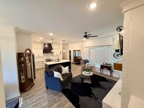 Living - 4025 Elizabeth Ct, Benton, AR 72019 photo 2 of 8