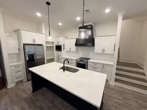 Kitchen - 4025 Elizabeth Ct, Benton, AR 72019 photo 7 of 9