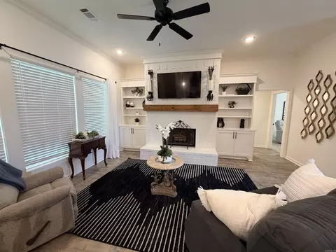 Living - 4025 Elizabeth Ct, Benton, AR 72019 photo 8 of 8