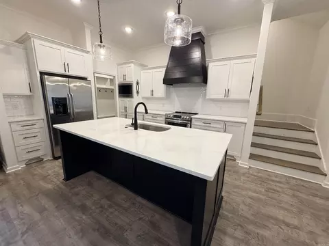 Kitchen - 4025 Elizabeth Ct, Benton, AR 72019 photo 5 of 9