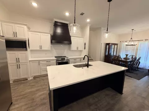 Kitchen - 4025 Elizabeth Ct, Benton, AR 72019 photo 4 of 9