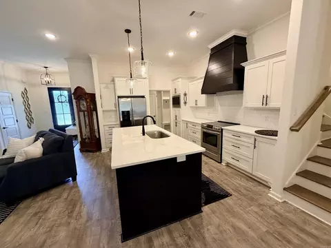 Kitchen - 4025 Elizabeth Ct, Benton, AR 72019 photo 1 of 9