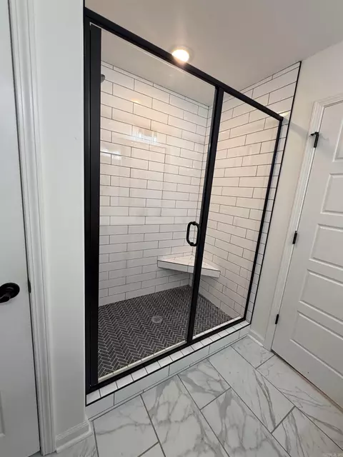 Bath - 4025 Elizabeth Ct, Benton, AR 72019 photo 1 of 4