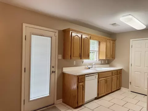 Entry Way - 418 N Beech St, Beebe, AR 72012 photo 1 of 2