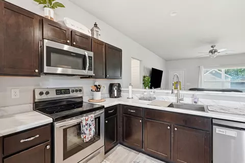 Kitchen - 1350 Acuff Ln, Conway, AR 72034 photo 2 of 3
