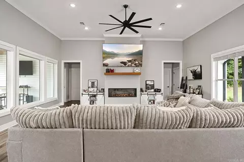 Living - 616 Ussery, Jefferson, AR 72079 photo 2 of 3
