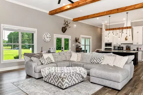 Living - 616 Ussery, Jefferson, AR 72079 photo 1 of 3
