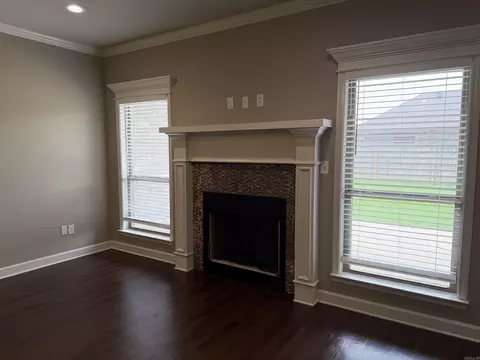 Living - 810 Mango Loop Loop, Austin, AR 72007 photo 2 of 11