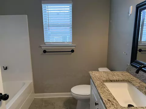 Bath - 810 Mango Loop Loop, Austin, AR 72007 photo 4 of 5