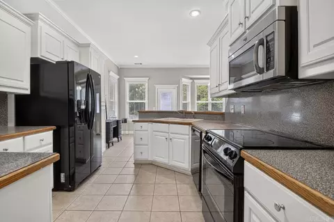Kitchen - 4014 Evergreen Dr, Benton, AR 72015 photo 1 of 1