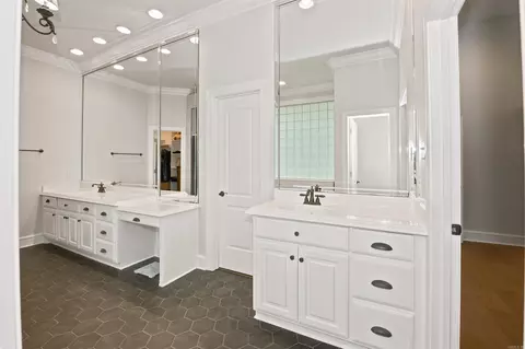 Bath - 200 W Hillcrest Dr, Alexander, AR 72002 photo 2 of 5
