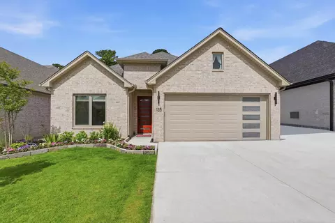 135 Woodlands Park Dr, Little Rock, AR 72211