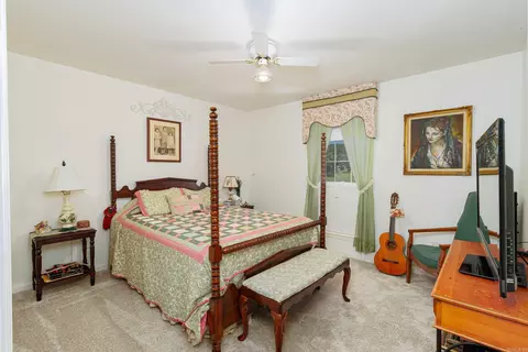 Bedroom - 3582 Riverview Dr, Norfork, AR 72658 photo 6 of 7