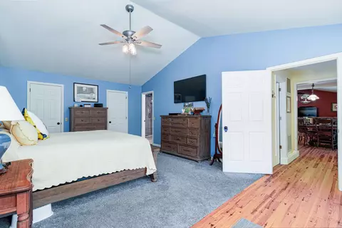 Bedroom - 3582 Riverview Dr, Norfork, AR 72658 photo 2 of 7
