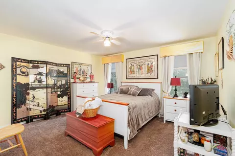 Bedroom - 3582 Riverview Dr, Norfork, AR 72658 photo 4 of 7
