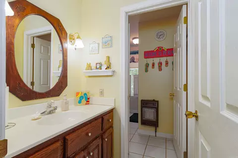 Bath - 3582 Riverview Dr, Norfork, AR 72658 photo 3 of 5