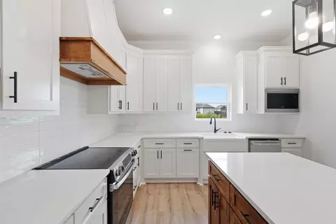 Kitchen - 904 Bratton Rd, Lonoke, AR 72086 photo 6 of 6