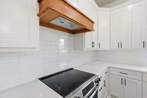 Kitchen - 904 Bratton Rd, Lonoke, AR 72086 photo 5 of 6