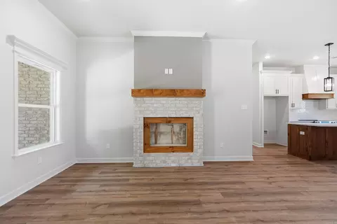 Living - 904 Bratton Rd, Lonoke, AR 72086 photo 6 of 6