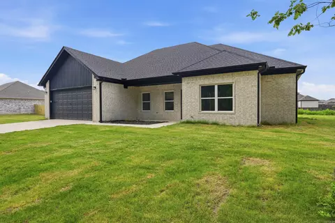 Exterior - 904 Bratton Rd, Lonoke, AR 72086 photo 2 of 5