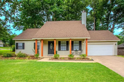 20 High Timber Dr, Maumelle, AR 72113