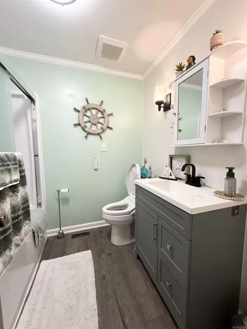 Bath - 701 Sheffield Dr, Bryant, AR 72022 photo 3 of 3