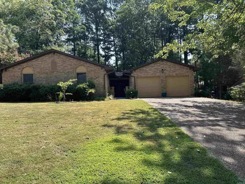 2104 Indian Trails St, Jonesboro, AR 72401