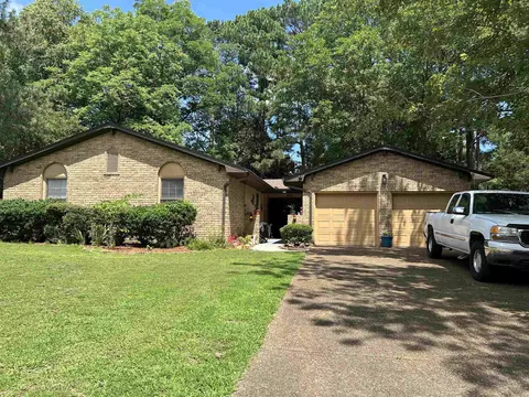 2104 Indian Trails St, Jonesboro, AR 72401