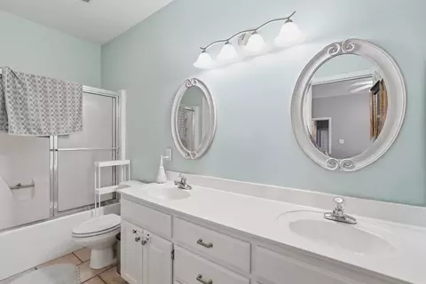 Bath - 2150 Dillard Dr, Conway, AR 72034 photo 2 of 4