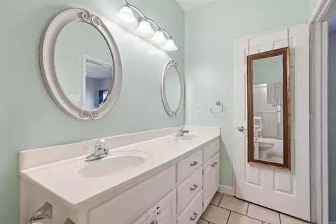 Bath - 2150 Dillard Dr, Conway, AR 72034 photo 1 of 4