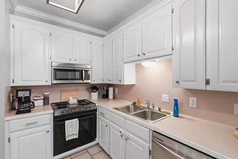 Kitchen - 2150 Dillard Dr, Conway, AR 72034 photo 2 of 3