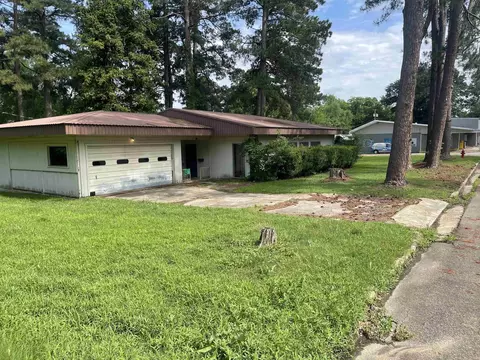121 S Seventh St, De Queen, AR 71832
