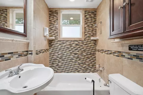 Bath - 1917 College Ave, Conway, AR 72034 photo 6 of 6