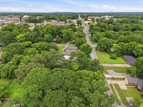 View/Area - 1917 College Ave, Conway, AR 72034 photo 4 of 5