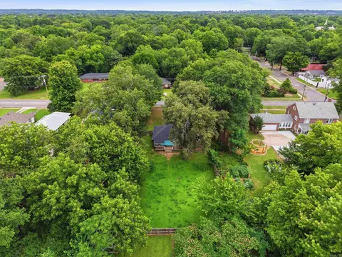 View/Area - 1917 College Ave, Conway, AR 72034 photo 2 of 5