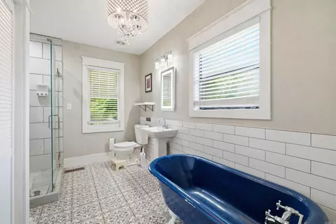 Bath - 1917 College Ave, Conway, AR 72034 photo 1 of 6