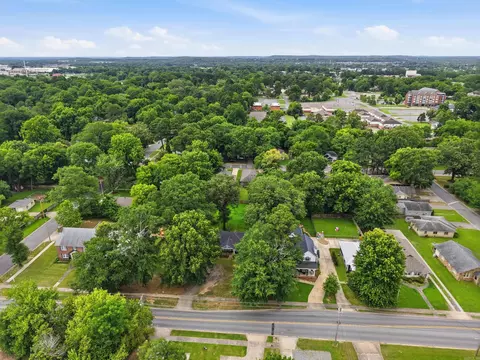 View/Area - 1917 College Ave, Conway, AR 72034 photo 3 of 5