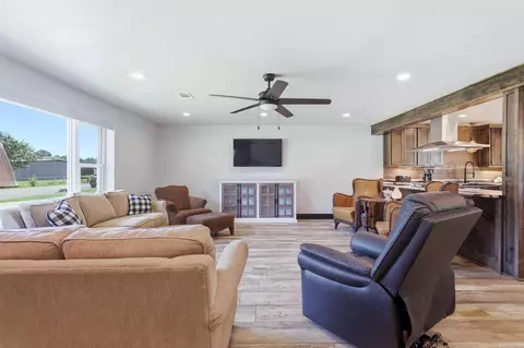Living - 103 Byron St, Beebe, AR 72012 photo 4 of 4