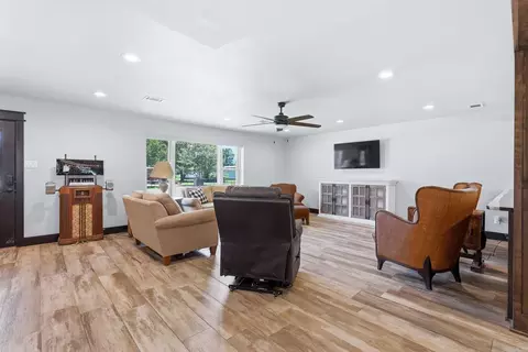 Living - 103 Byron St, Beebe, AR 72012 photo 2 of 4