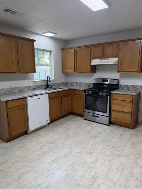 Kitchen - 1438 David Lee, Haskell, AR 72015 photo 1 of 2