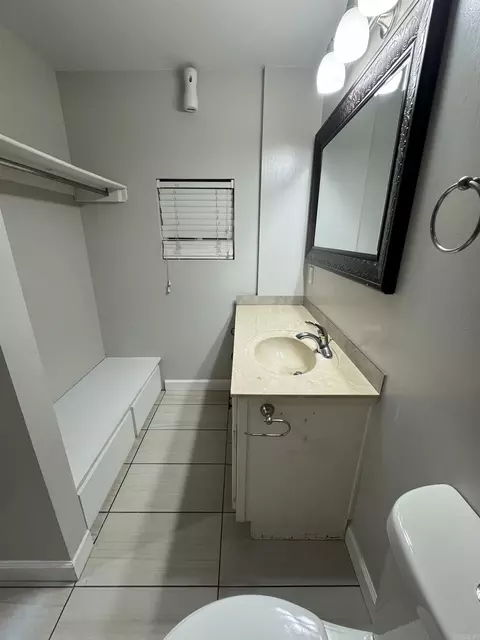 Bath - 1315 Cedar St, Benton, AR 72015 photo 5 of 7