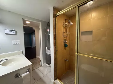 Bath - 1315 Cedar St, Benton, AR 72015 photo 4 of 4