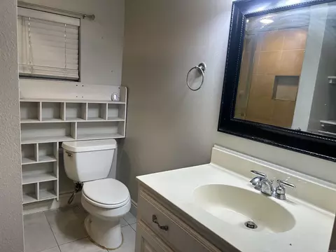Bath - 1315 Cedar St, Benton, AR 72015 photo 3 of 4