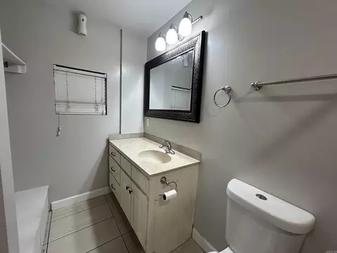Bath - 1315 Cedar St, Benton, AR 72015 photo 1 of 4