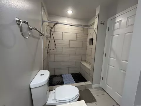 Bath - 1315 Cedar St, Benton, AR 72015 photo 2 of 4