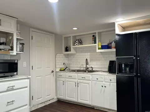 Kitchen - 1315 Cedar St, Benton, AR 72015 photo 2 of 4