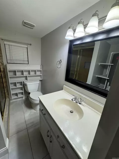Bath - 1315 Cedar St, Benton, AR 72015 photo 6 of 7