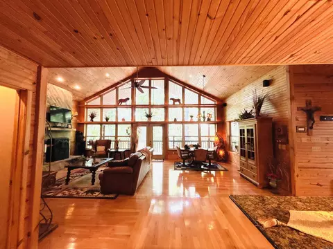 Living - 252 Mitchell Rd, Mountain View, AR 72560 photo 1 of 9
